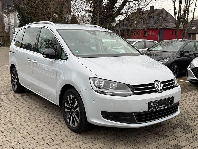 Gebraucht VW Sharan IQ Drive 150 PS (110 kW) 2019 Weiß Van / Kleinbus