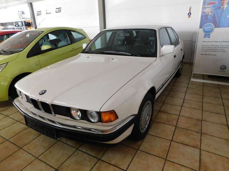 Weiß Gebraucht 1988 BMW 730 Limousine | 7.900 € - Bild 1/4