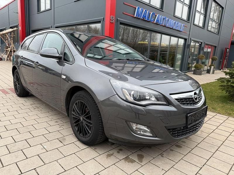 Gebraucht Opel Astra Edition 131 PS (96 kW) 2012 Grau Kombi