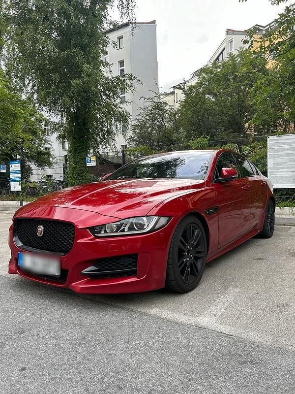 Rot Gebraucht 2015 Jaguar XE R-Sport Limousine | 12.900 € (Etwas zu teuer) - Bild 1/4