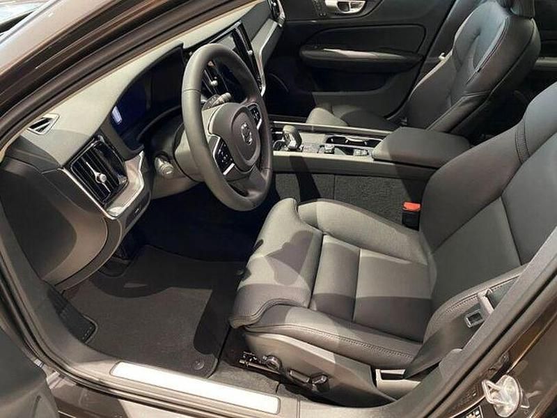 Gebraucht Volvo V60 Plus 197 PS (144 kW) 2024 Platinum grey Kombi