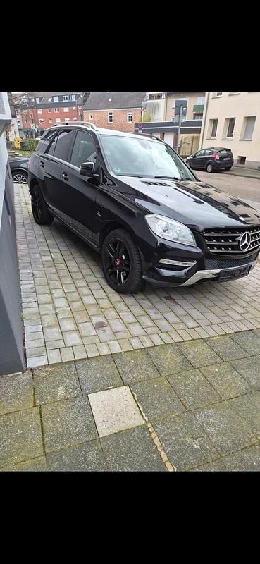 Gebraucht Mercedes ML350 258 PS (189 kW) 2012 Schwarz SUV