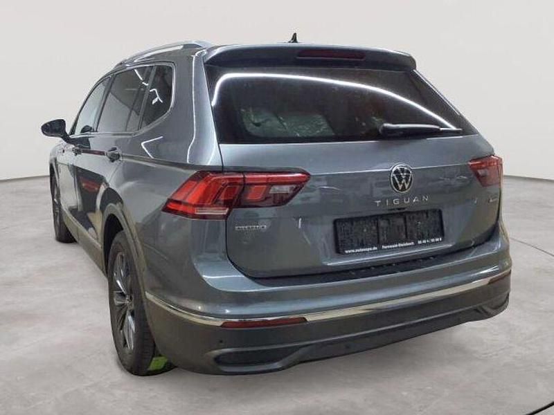 Gebraucht VW Tiguan Allspace Life 150 PS (110 kW) 2022 Platinum grey metallic SUV
