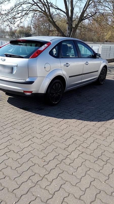 Gebraucht Ford Focus 101 PS (74 kW) 2007 Silber Kleinwagen