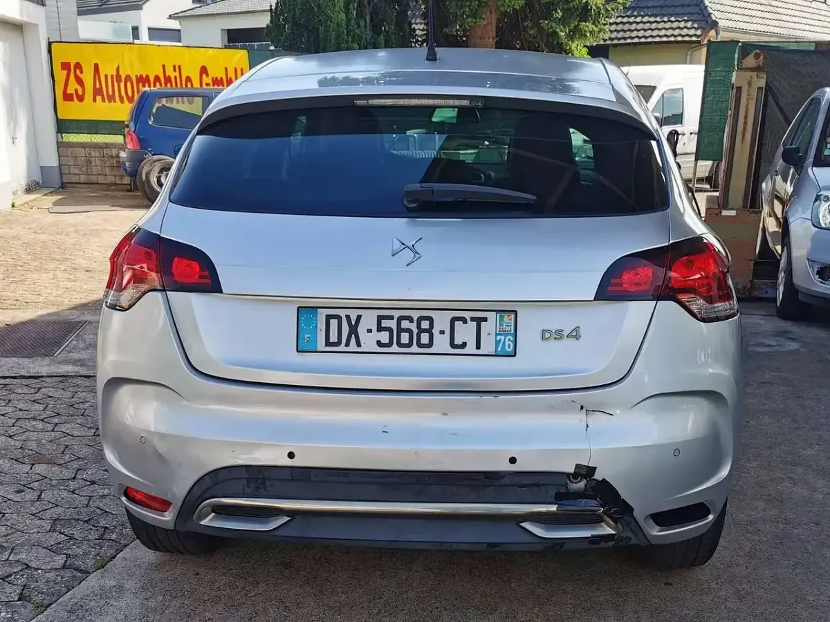 Gebraucht Citroën DS4 So Chic 120 PS (88 kW) 2015 Lackierun aluminiumgrau/meta Kleinwagen