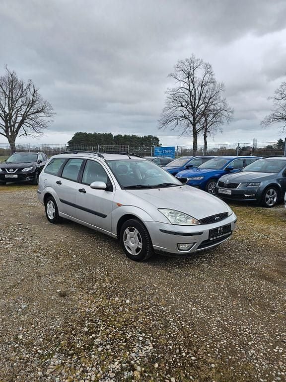 Usado Ford Focus Viva 101 CV (74 kW) 2004 Plateado Berlina