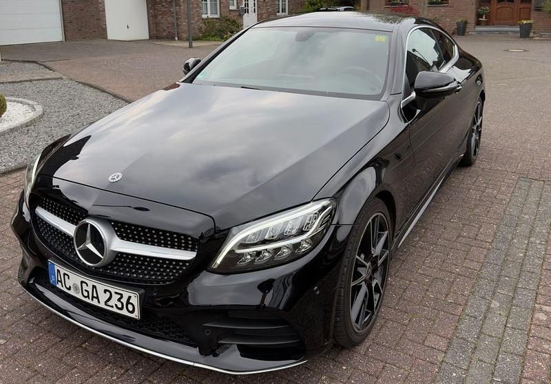 Gebraucht Mercedes C180 156 PS (114 kW) 2019 Schwarz Coupé