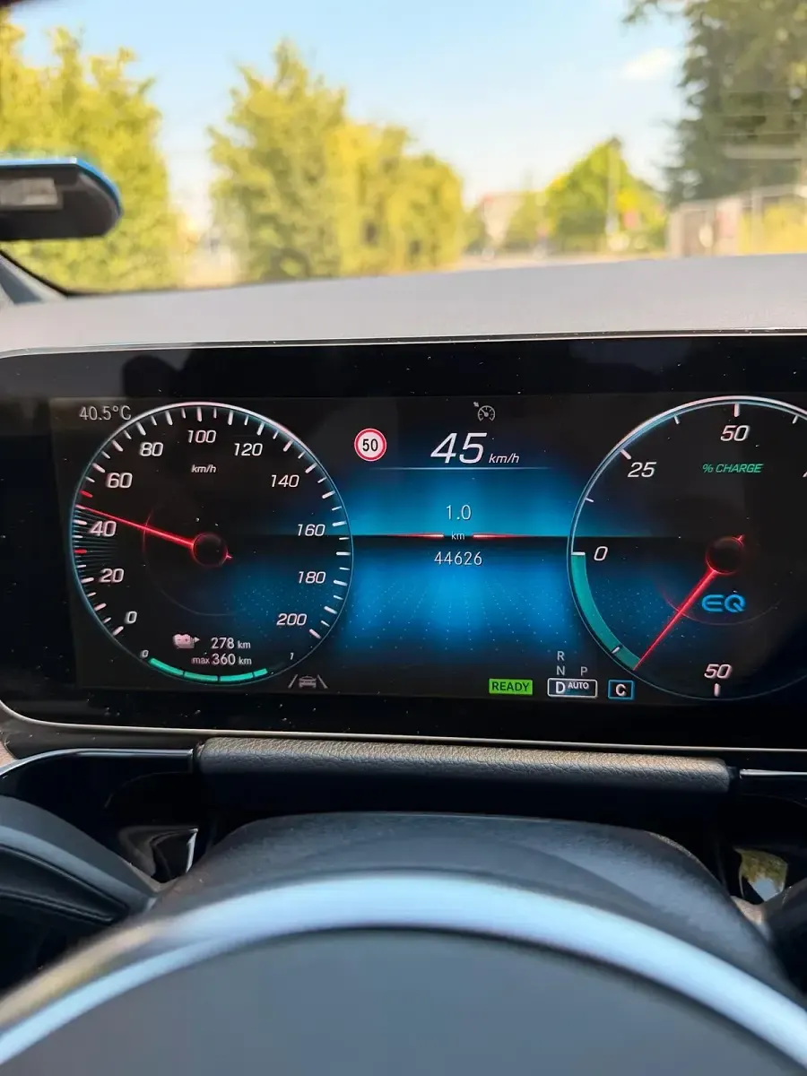 Gebraucht Mercedes EQA250 Progressive 139 kW (190 PS) 2022 Schwarz SUV