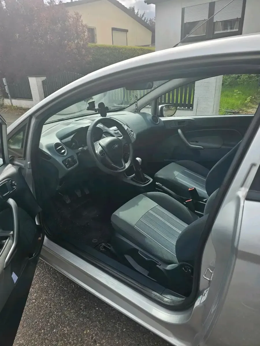 Second-hand Ford Fiesta 82 CP (60 kW) 2010 Argintiu Hatchback