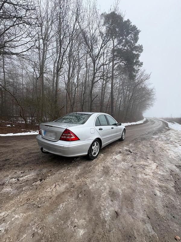 Gebraucht Mercedes C220 143 PS (105 kW) 2002 Silber Limousine