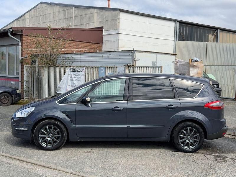 Gebraucht Ford S-MAX Titanium 140 PS (102 kW) 2012 Grau Van / Kleinbus