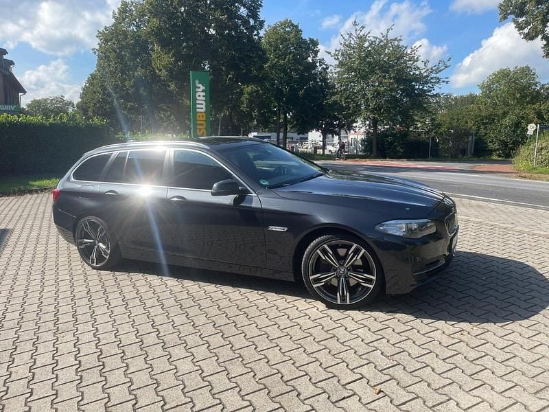 Schwarz Gebraucht 2015 BMW 530 Kombi | 20.500 € (Guter Preis) - Bild 1/4