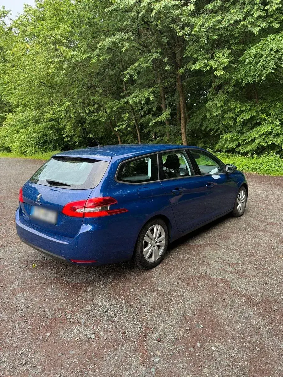 Gebraucht Peugeot 308 Allure 131 PS (96 kW) 2018 Blau Kombi