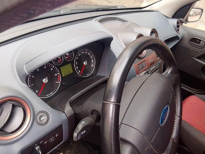 Gebraucht Ford Fiesta Ambiente 69 PS (50 kW) 2007 Schwarz Kleinwagen