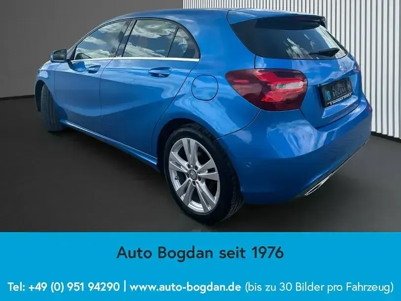 Gebraucht Mercedes A180 122 PS (89 kW) 2016 Blau Limousine