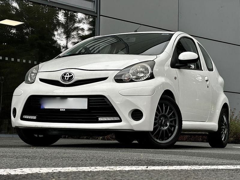 Gebraucht Toyota Aygo Cool 68 PS (50 kW) 2013 Weiß Kleinwagen