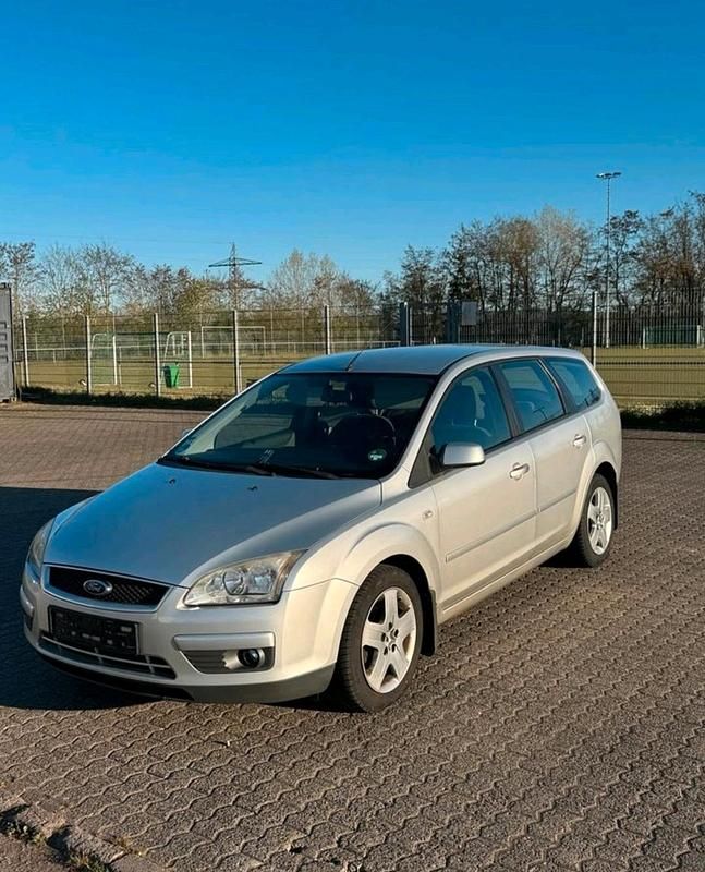 Second-hand Ford Focus Style 82 CP (60 kW) 2007 Gri Break