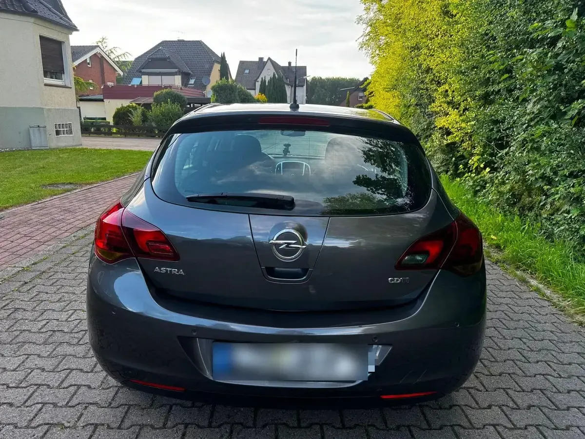 Gebraucht Opel Astra 125 PS (91 kW) 2010 Grau Limousine