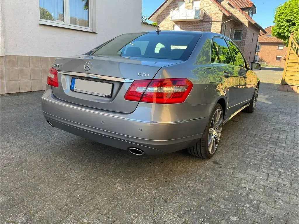 Gebraucht Mercedes E350 231 PS (169 kW) 2010 Grau Limousine