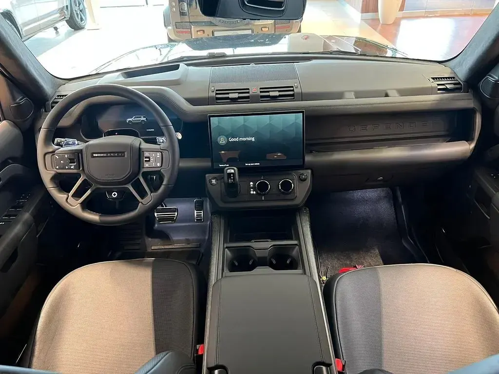 Neu Land Rover Defender 635 PS (467 kW) 2026 Schwarz SUV