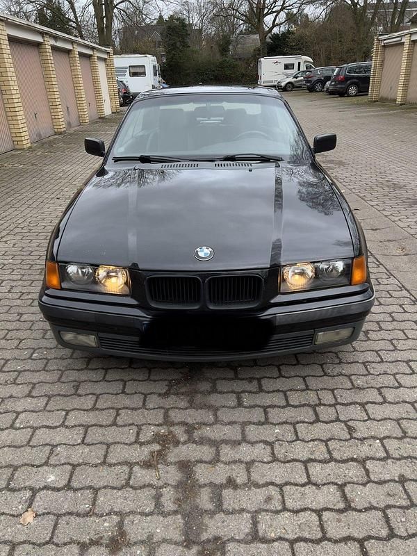 Schwarz Gebraucht 1995 BMW 320 Cabriolet Performance Cabrio | 5.200 € - Bild 1/4