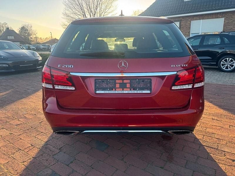 Gebraucht Mercedes E200 136 PS (100 kW) 2016 Rot Kombi