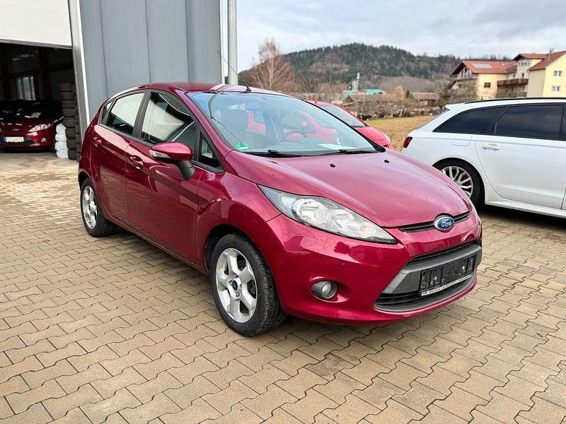 Gebraucht Ford Fiesta Trend 97 PS (71 kW) 2012 Violet Kleinwagen