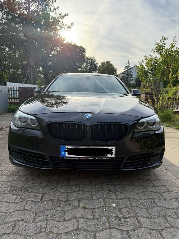 Schwarz Gebraucht 2015 BMW 518 Performance Limousine | 19.900 € - Bild 1/4