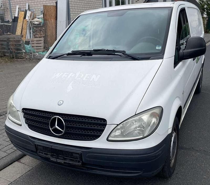 Weiß Gebraucht 2010 Mercedes Vito Van / Kleinbus | 4.750 € (Guter Preis) - Bild 1/4