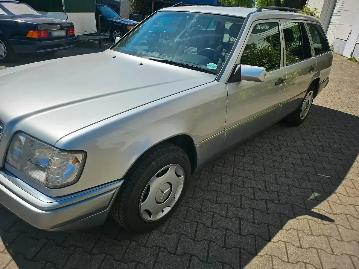 Gebraucht Mercedes E250 1996 Silber Kombi