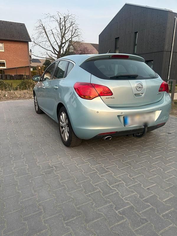 Gebraucht Opel Astra 160 PS (117 kW) 2010 Blau Limousine