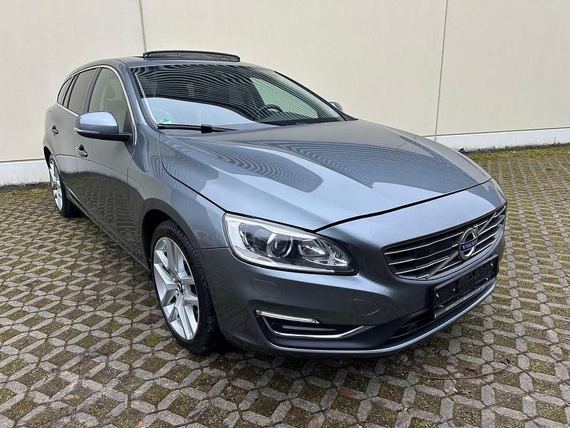 Gebraucht Volvo V60 Summum 190 PS (139 kW) 2017 Grau Kombi