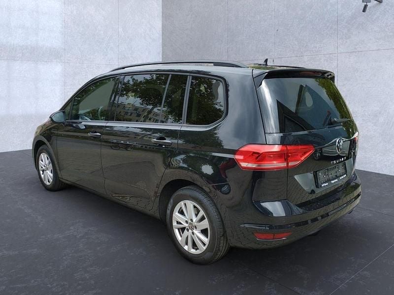 Gebraucht VW Touran Comfortline 150 PS (110 kW) 2023 Schwarz Van / Kleinbus