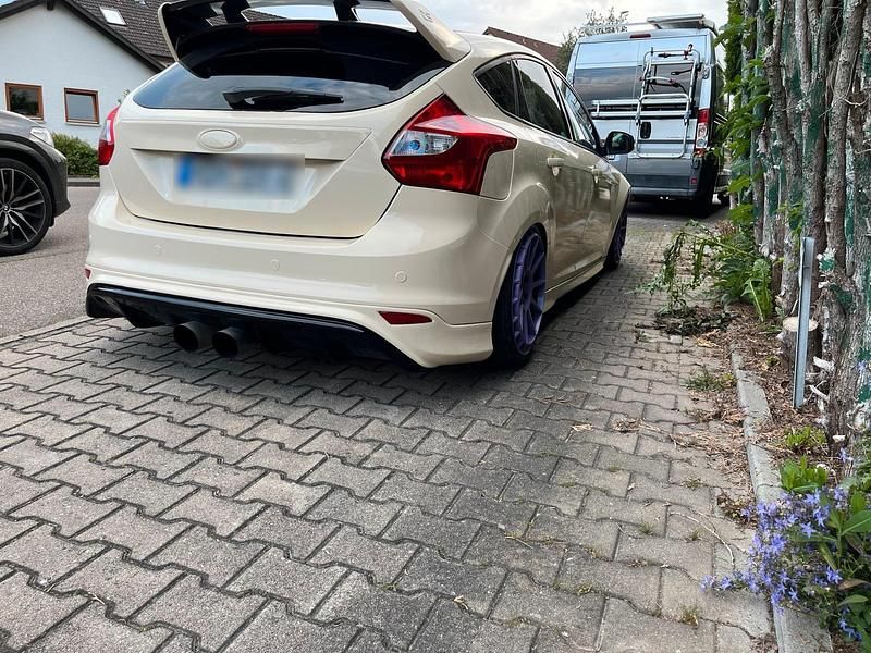 Gebraucht Ford Focus ST 250 PS (183 kW) 2013 Schwarz Limousine