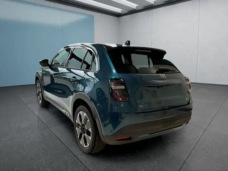 Neu Fiat 600E La Prima 114 kW (156 PS) 2025 Grün Kleinwagen