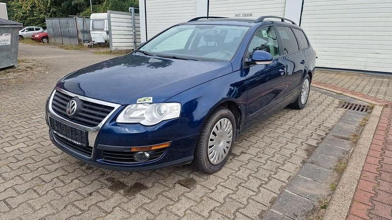 Blau Gebraucht 2009 VW Passat Kombi | 1.599 € (Superpreis) - Bild 1/4