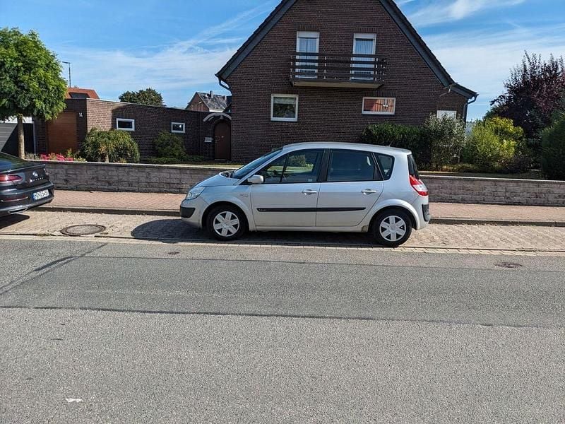 Silber Gebraucht 2005 Renault Scénic II Dynamique Van / Kleinbus | 2.099 € (Fairer Preis) - Bild 1/4