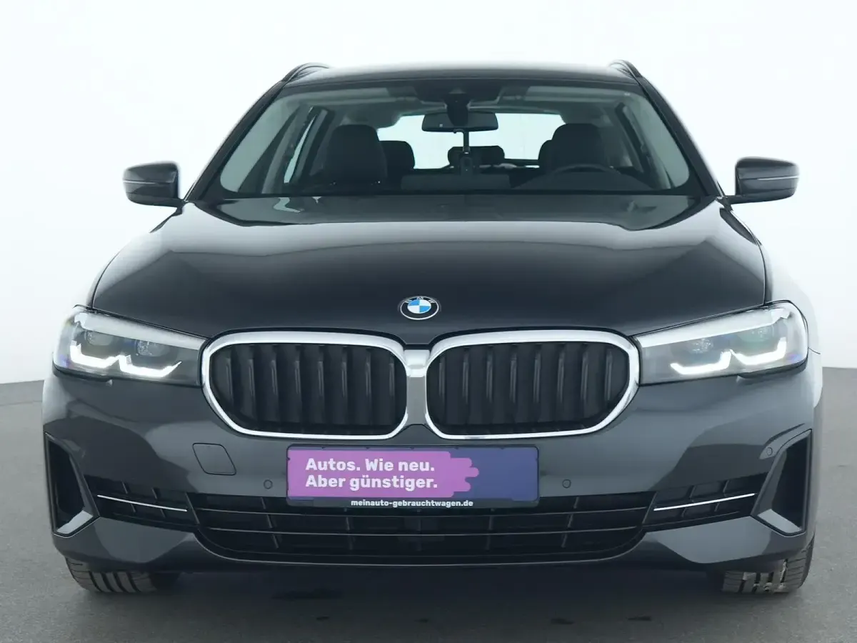 Gebraucht BMW 520 Sport Line 190 PS (139 kW) 2023 Schwarz Limousine