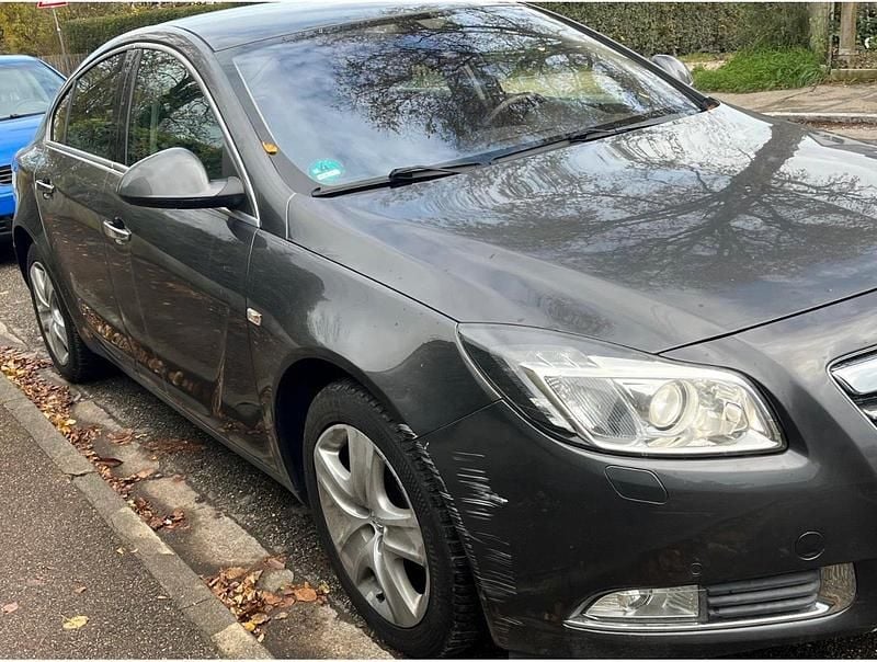 Grau Gebraucht 2011 Opel Insignia Limousine | 4.300 € (Superpreis) - Bild 1/4