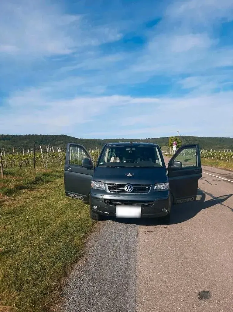 Używany VW Caravelle 174 KM (127 kW) 2009 Szary Van