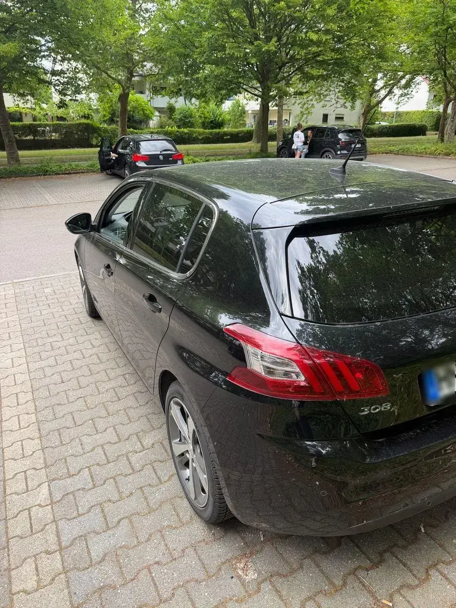 Gebraucht Peugeot 308 Allure 131 PS (96 kW) 2015 Schwarz Limousine