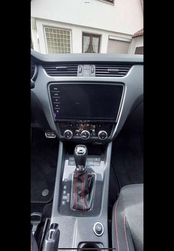 Weiß Gebraucht 2019 Skoda Octavia RS Kombi | 25.450 € (Teuer) - Bild 1/4