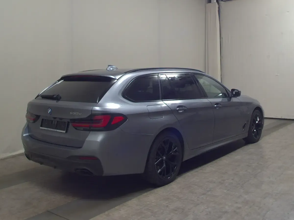 Gebraucht BMW 530e M Sport 292 PS (214 kW) 2022 Grau Kombi