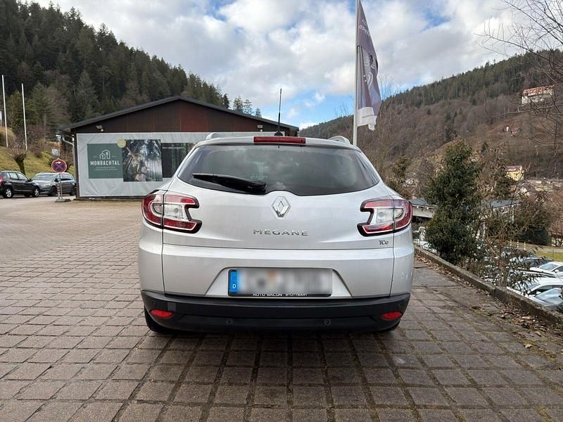 Gebraucht Renault Mégane GrandTour Bose Edition 131 PS (96 kW) 2011 Grau Kombi