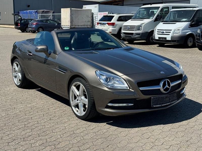 Grau Gebraucht 2011 Mercedes SLK200 Cabrio | 12.450 € (Fairer Preis) - Bild 1/4