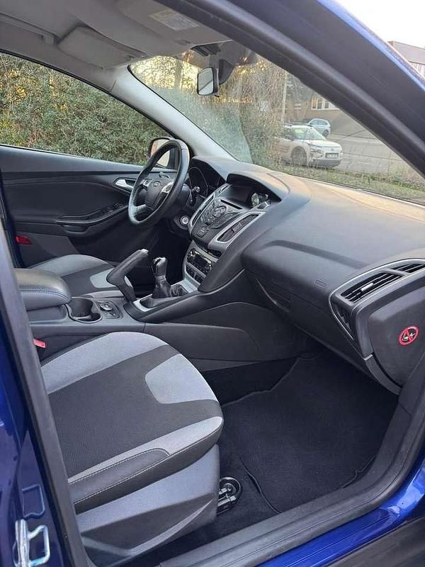 Gebraucht Ford Focus Trend 101 PS (74 kW) 2014 Blau Limousine
