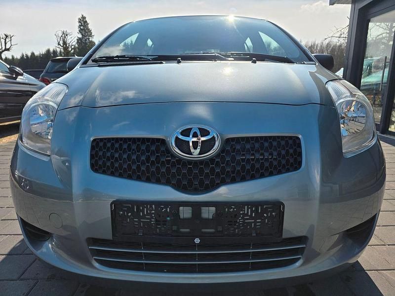 Gebraucht Toyota Yaris Cool 87 PS (63 kW) 2007 Silber Kleinwagen