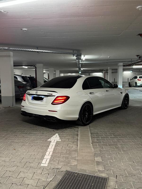 Weiß Gebraucht 2019 Mercedes E63S AMG AMG Limousine | 77.000 € - Bild 1/4