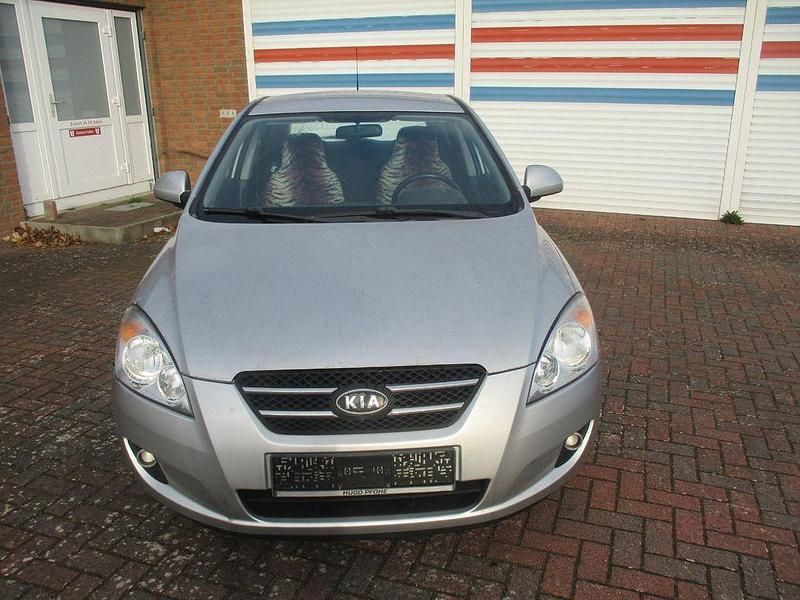 Gebraucht Kia Ceed Vision 126 PS (92 kW) 2009 Silber Kleinwagen