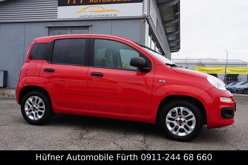 Gebraucht Fiat Panda More 69 PS (50 kW) 2018 Rot Kleinwagen